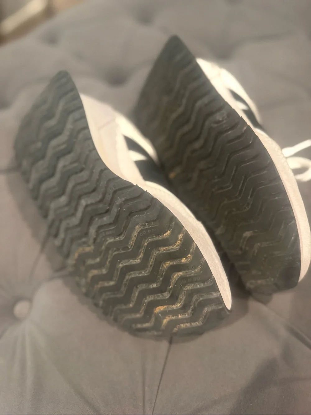 New Balance Men’s White and Black Casual Runner Sneakers - Picture 4 of 4